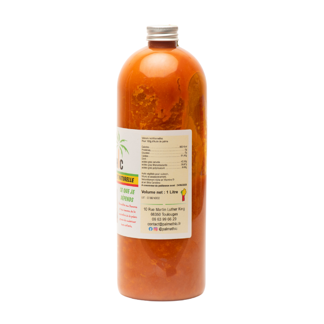 Bouteille d’huile de palme rouge translucide, capuchon argenté, avec étiquette nutritionnelle et texte descriptif sur fond noir. huile de palme rouge bienfaits peau est suggéré.